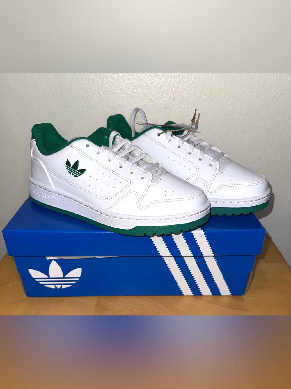 adidas NY 90 Sneakers in white and bold green, size 5.5, NIB